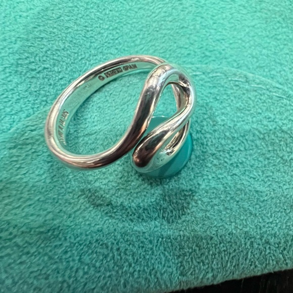 Elsa Peretti Tiffany & Co. open wave ring size 5. Like new condition - Picture 3 of 10